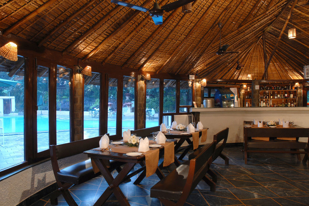 The Riverview Retreat Corbett By Leisure Hotels Garjia Ресторан фото